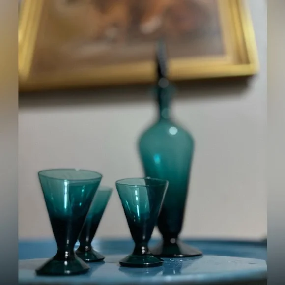 MCM Italian Empoli Teal Glass Genie Bottle Decanter w/ Stopper and 3 glasses - Picture 3 of 8